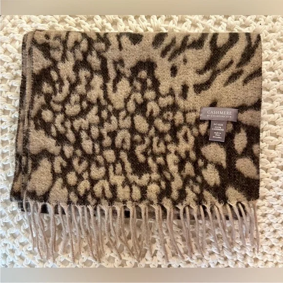 Charter Club Animal Print Scarf in Beige and Brown %100 Chasmere - Picture 2 of 5